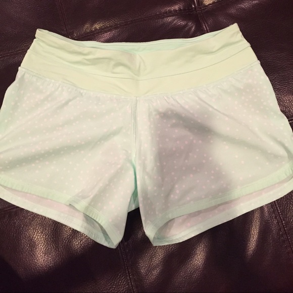 Lululemon Petit Dot Groovy Run shorts