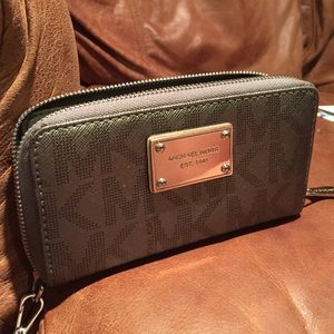 Michael Kors Wristlet!!