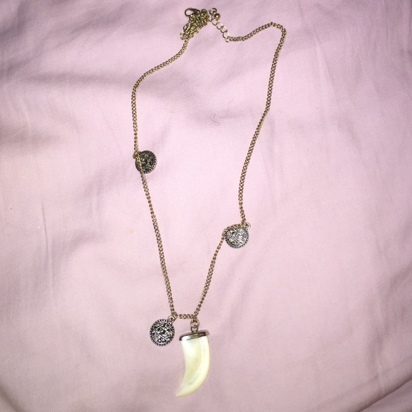 Top shop tribal tooth necklace