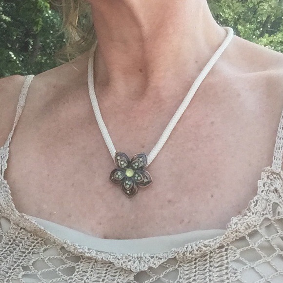 🌻Naturally Neutral Necklace🌻 - Picture 2 of 2