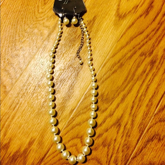 Cute Pearl Necklace set