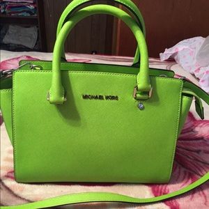 Mk pear Selma size medium