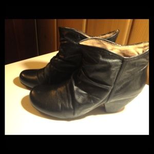 Black ALDO booties🌷Final Price🌷