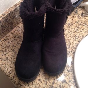 Gently used winter boots