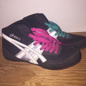 Wrestling shoes