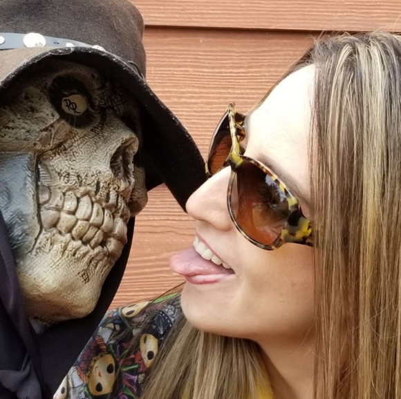 Meet your Posher, Sofia - Picture 2 of 4