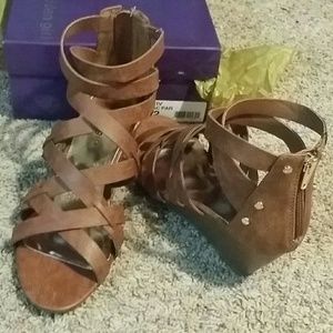 Steve Madden *NEW* Gladiator sandals