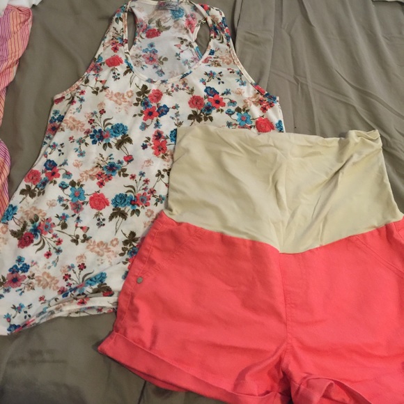 Maternity outfit. Shorts and tank