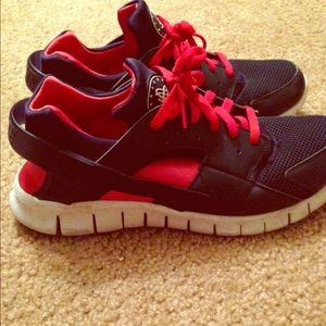 Men's Nike tennis shoes size 11