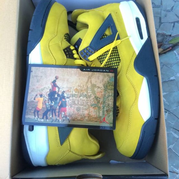 Air Jordan 4 "Lightings"