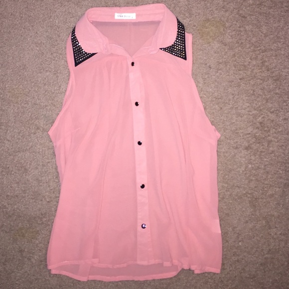Sleeveless blouse