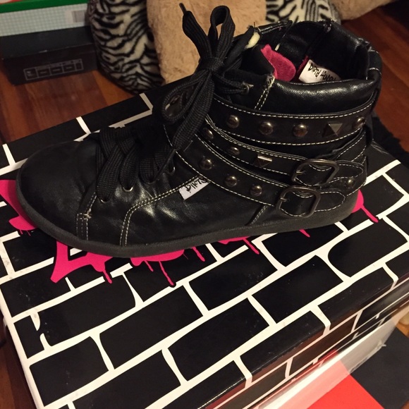 black rocker shoes💀