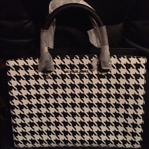 Michael Kors Large Selma NWT black/white