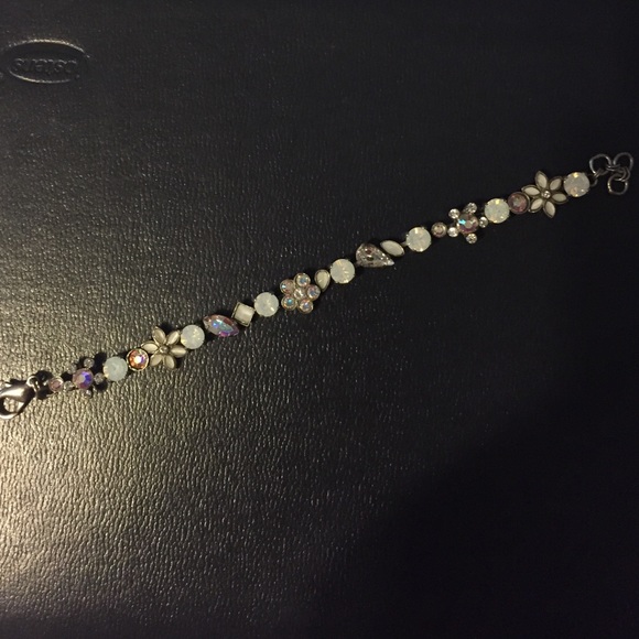 White bridal sorrelli bracelet