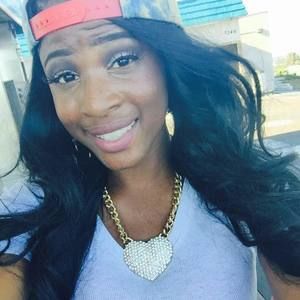 Meet your Posher, Monique