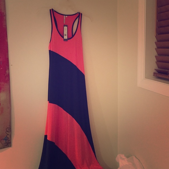 Cute modern maxi dress. NWT