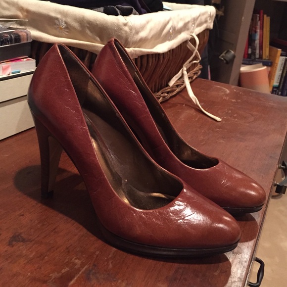 Beautiful brown leather pumps!!!!