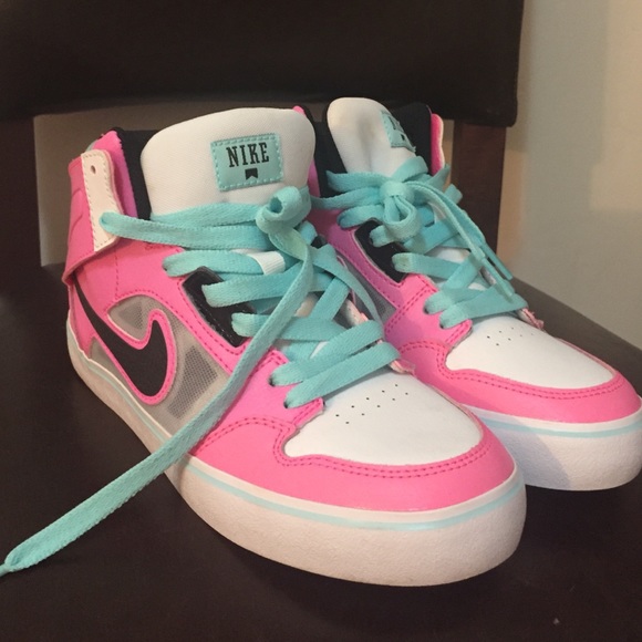 Pink nike high tops 5.5 youth size = women's 7. - Picture 2 of 4