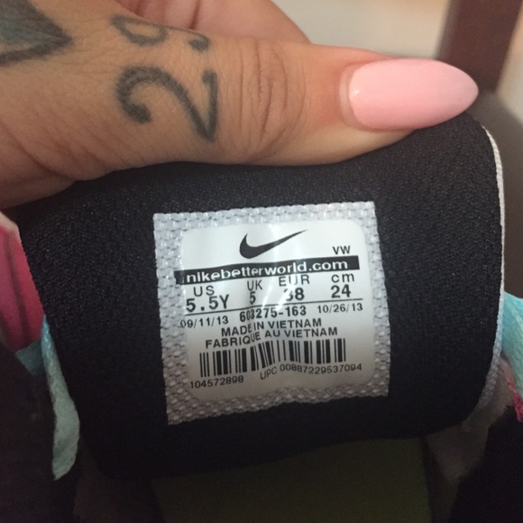 Pink nike high tops 5.5 youth size = women's 7. - Picture 3 of 4