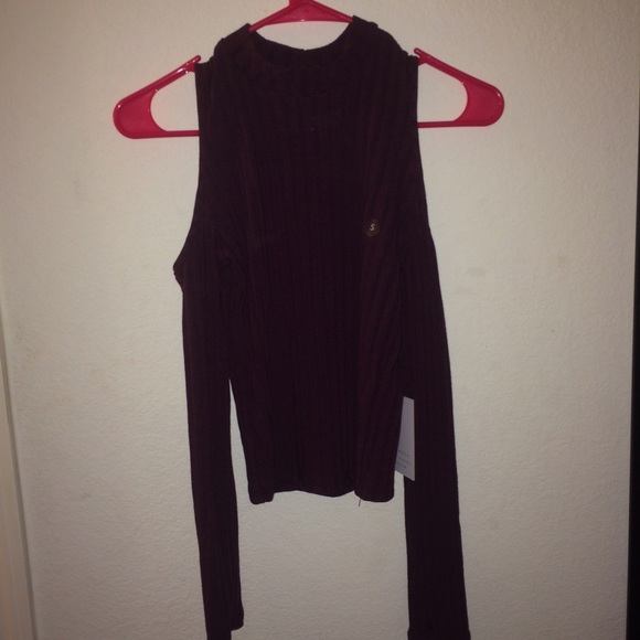 knit maroon/burgundy Kendal and Kylie top