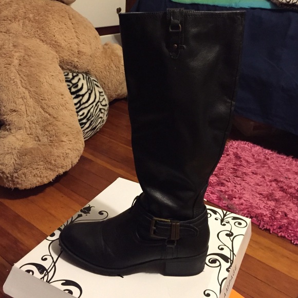 black almost knee high leather boots - Picture 1 of 3