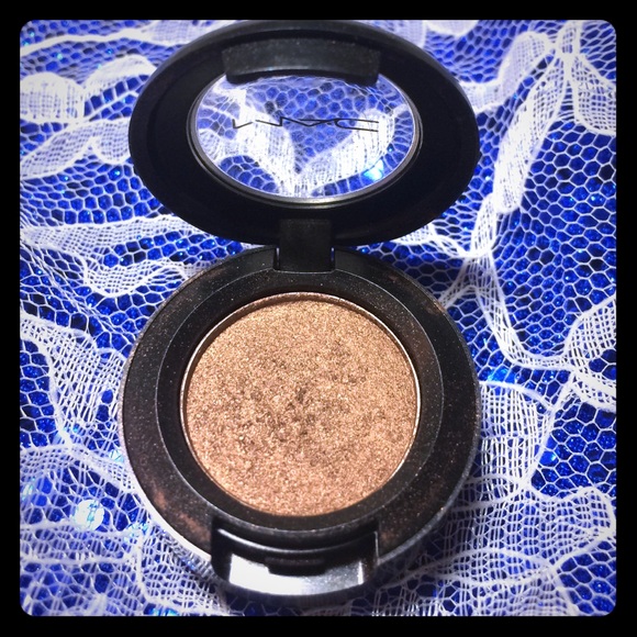 MAC Bronze Eye Shadow
