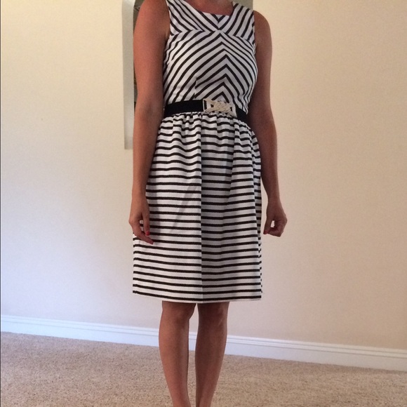 Modcloth Chevron Striped Dress Sz Medium 4/6 - Picture 4 of 4