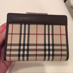 Burberry wallet with 7 cards space slots