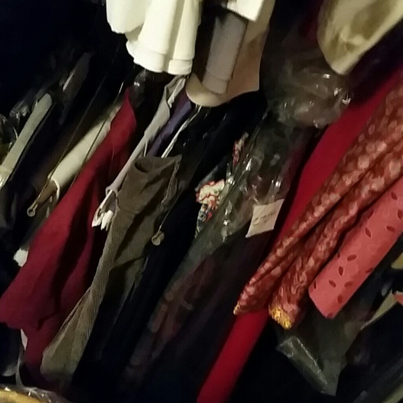 LISTINGS IN PROGRESS - Picture 2 of 4