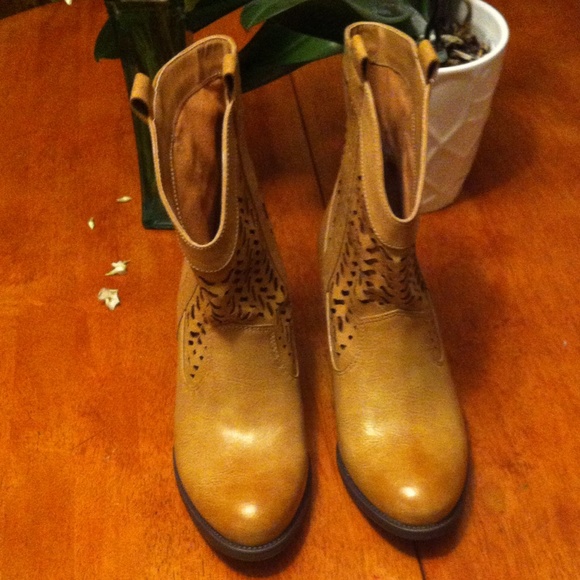 š„DONATING 10/21 MAKE AN OFFER - Picture 2 of 4