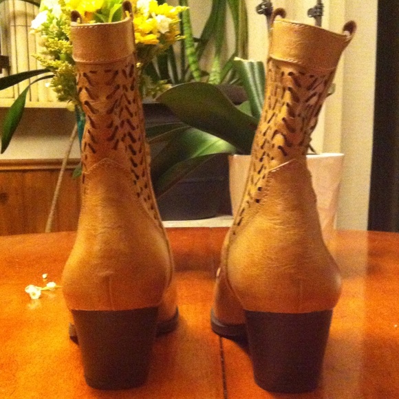 š„DONATING 10/21 MAKE AN OFFER - Picture 3 of 4