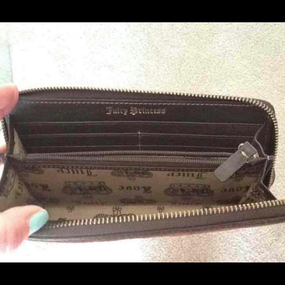 Brown Juicy Couture Wallet!♕ - Picture 2 of 4