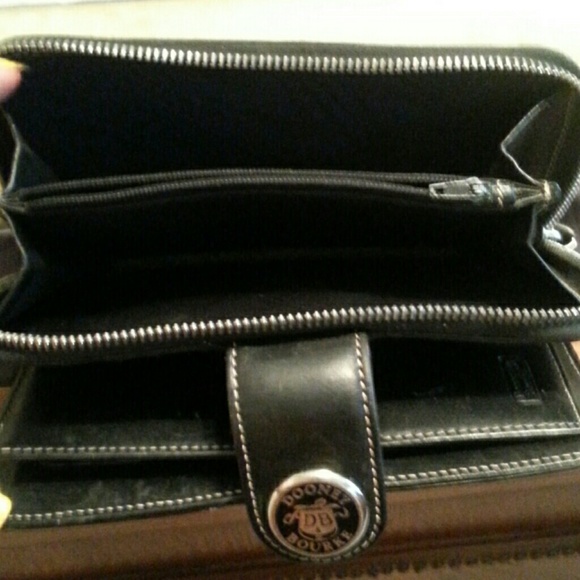 Authentic wallet - Picture 2 of 3