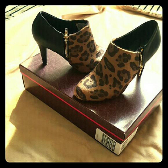 Black and cheetah print booties size 6