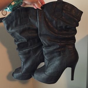 Peep-toe Boots