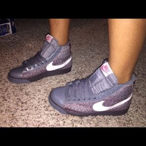 Women's grey and purple Nike sneakers