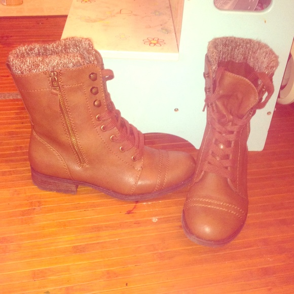 Combat boots
