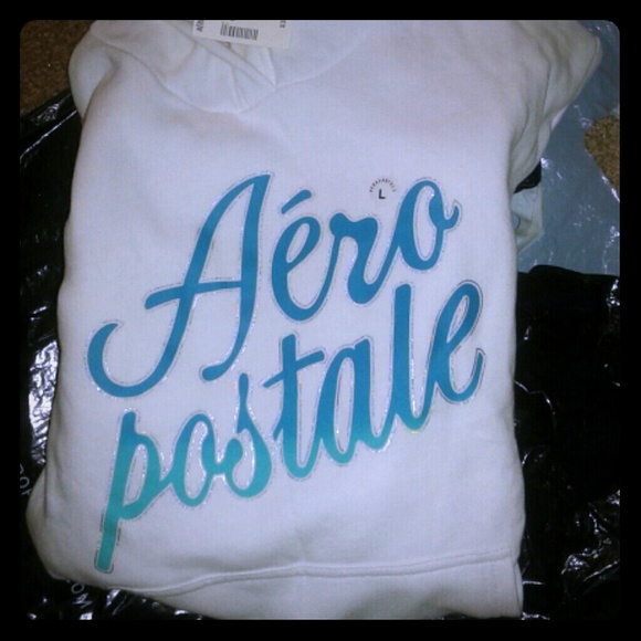 A sweatshirt - Picture 1 of 1