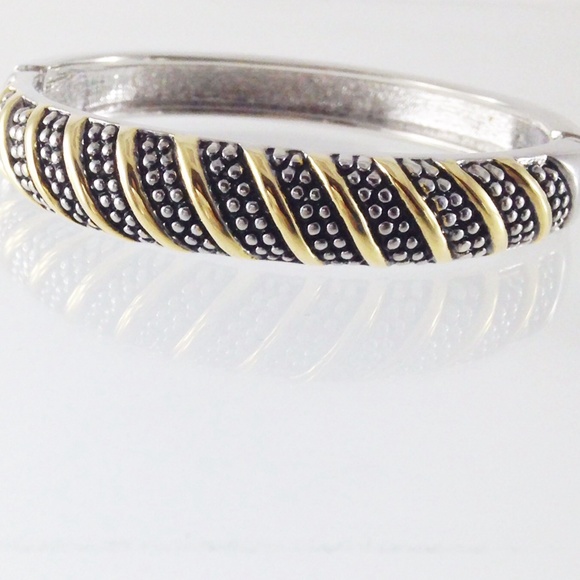 Jewelry - 💥SALE💥Oxidized silver bracelet