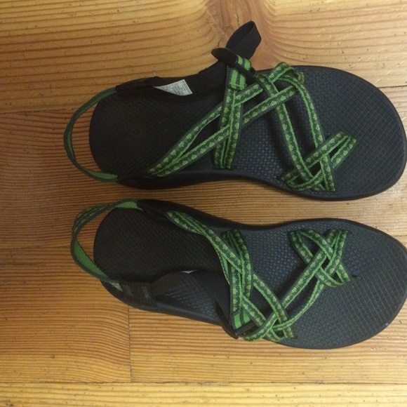Women's green Chacos