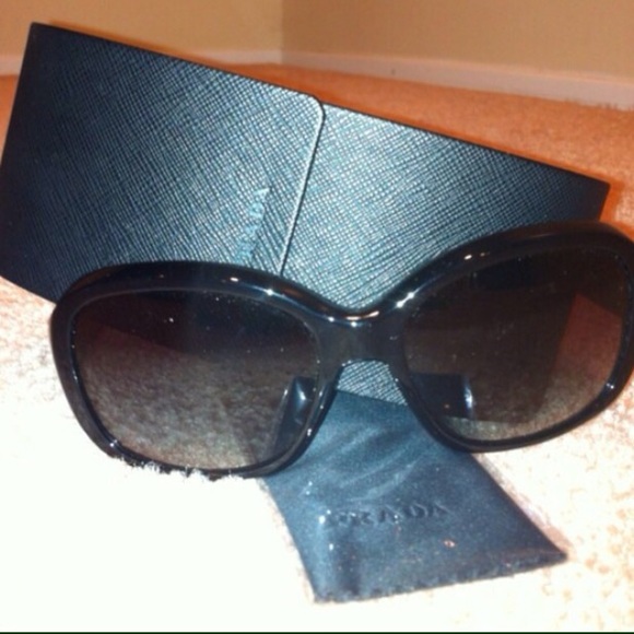 Authentic prada sunglasses!