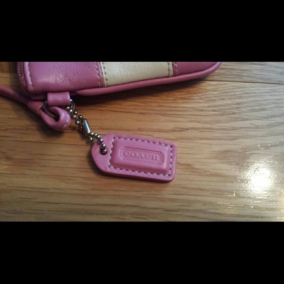 Authentic Coach Leather Wristlet - Picture 2 of 2