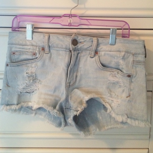Light wash ripped jean shorts