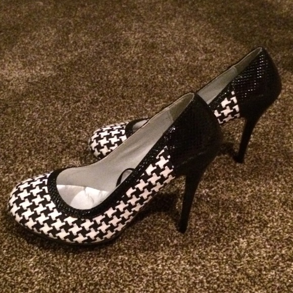 black and white checkered pumps