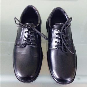 Boys size 1 black shoes