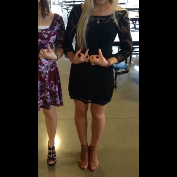Black mid sleeve express s/m dress