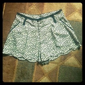 SOLD.Scallop trim printed shorts