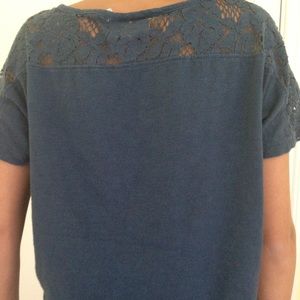 Navy blue cropped t-shirt