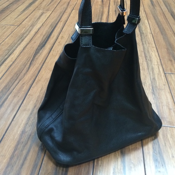 Leather shoulder bag