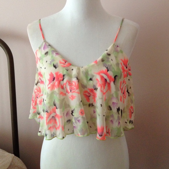 2b bebe Tops - Flowered crop top